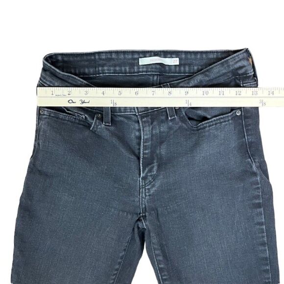 Levi's Women's 711 Ruffle Flair Leg Hem Skinny Crop Black Stonewash Size 27 - Picture 4 of 14